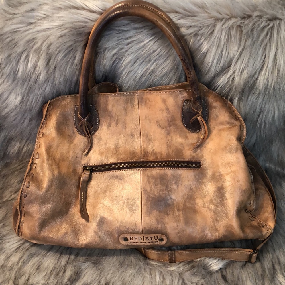 Bed Stu handbag 🌹🌹🌹 small stain on bottom. See pic